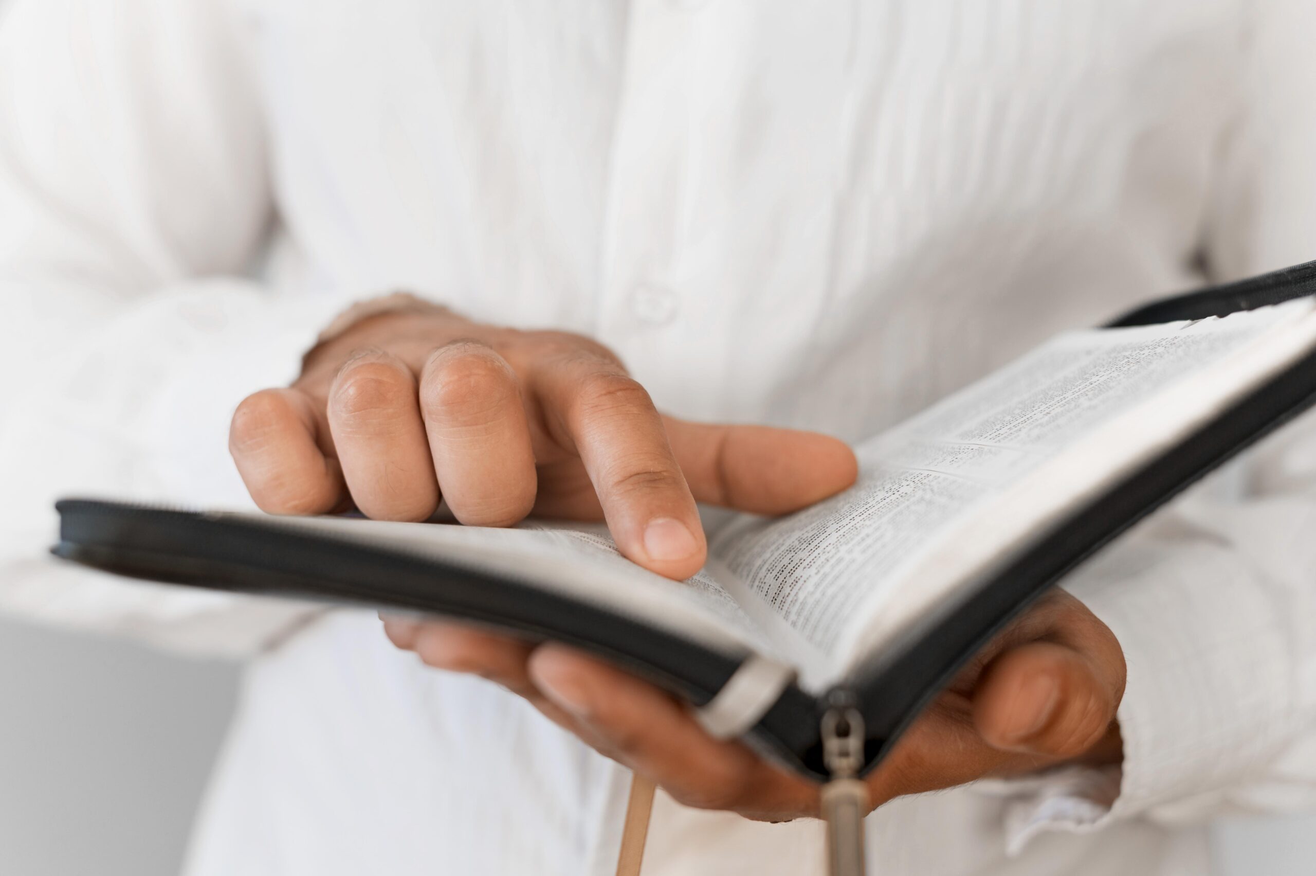 How to Read Quran with Tajweed: A Complete Beginner’s Guide